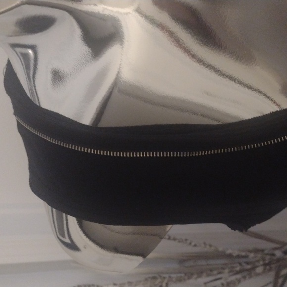 Cute black top - Picture 4 of 4